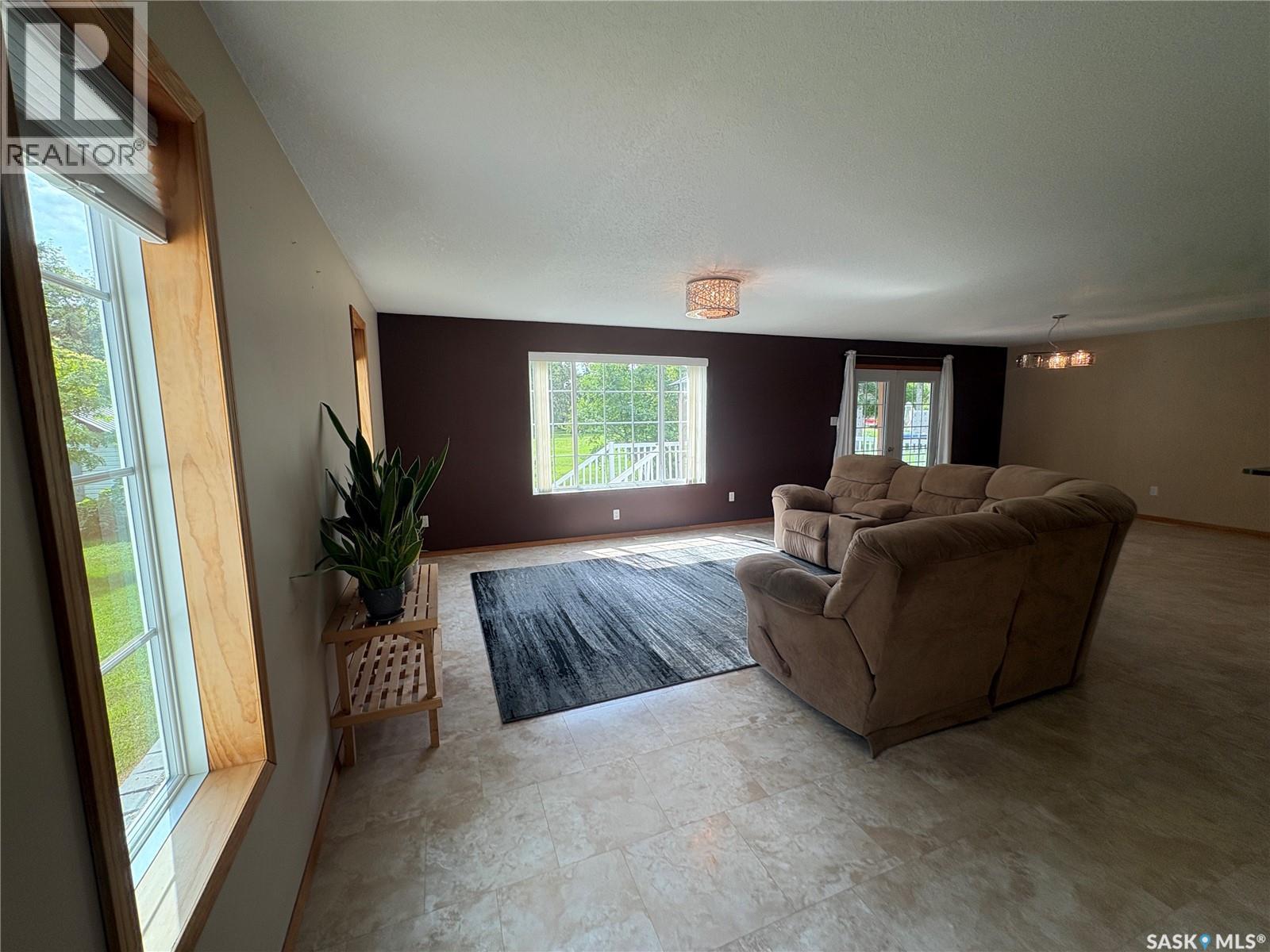 511 Road Avenue E, Langenburg, SK - Indoor