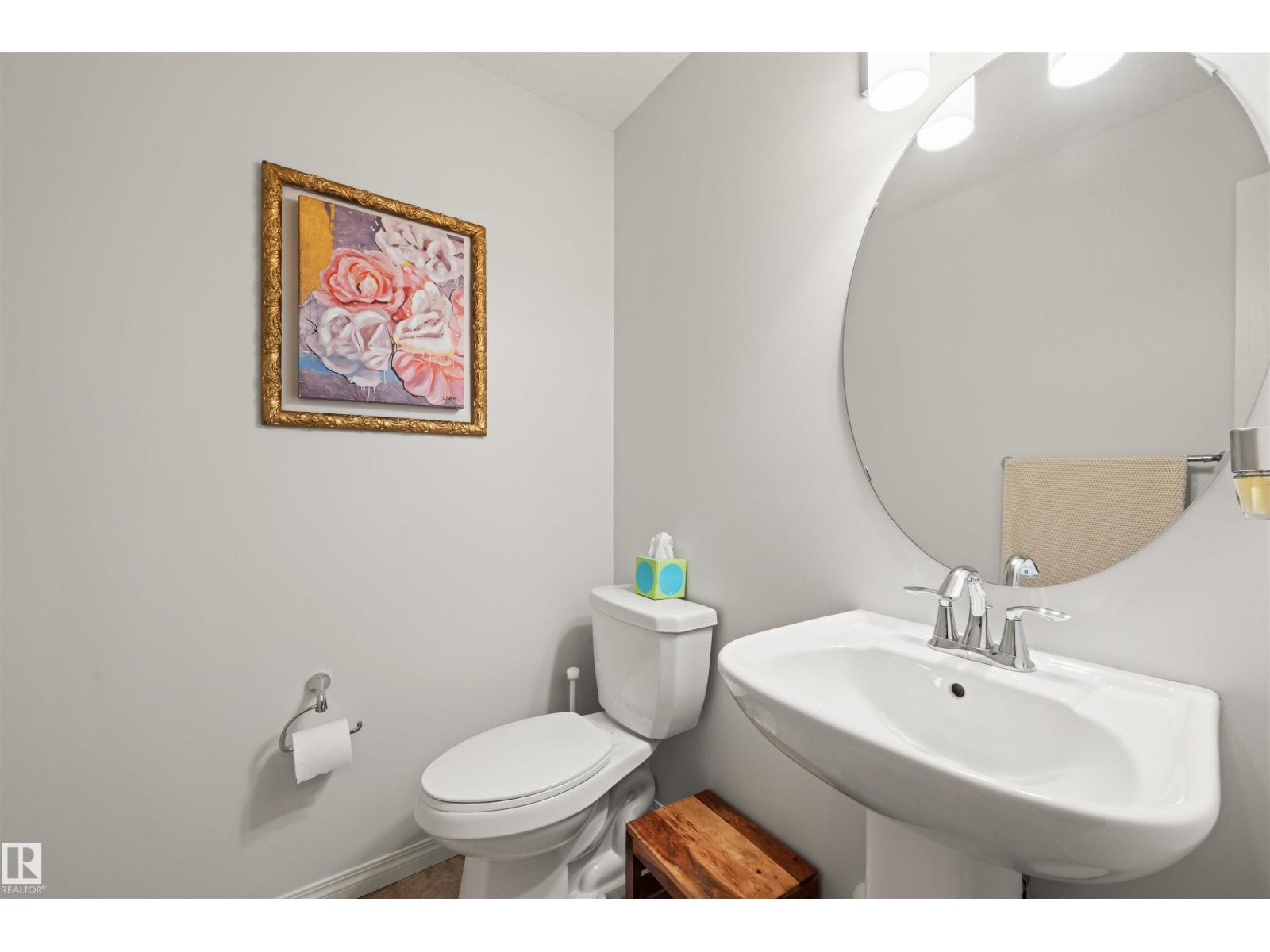 12425 111 Av Nw, Edmonton, AB - Indoor Photo Showing Bathroom