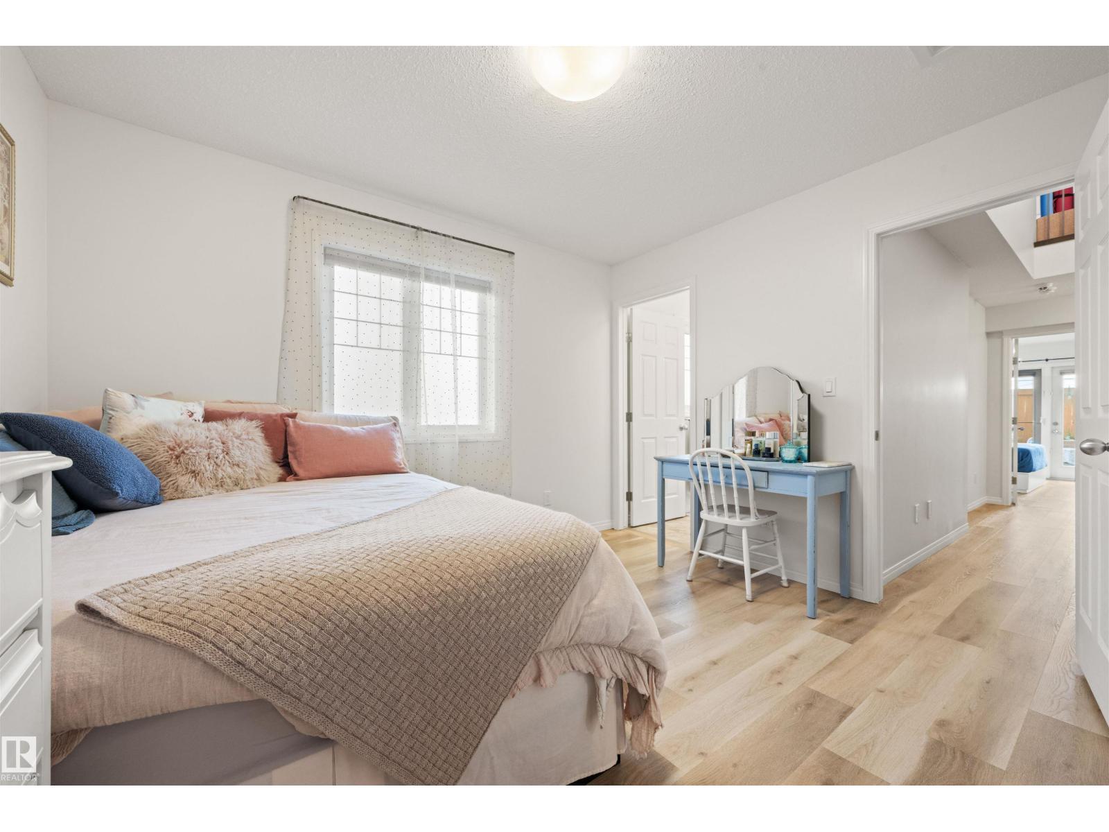 12425 111 Av Nw, Edmonton, AB - Indoor Photo Showing Bedroom
