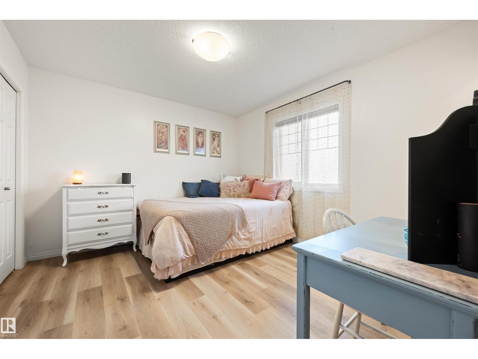 12425 111 Av Nw, Edmonton, AB - Indoor Photo Showing Bedroom