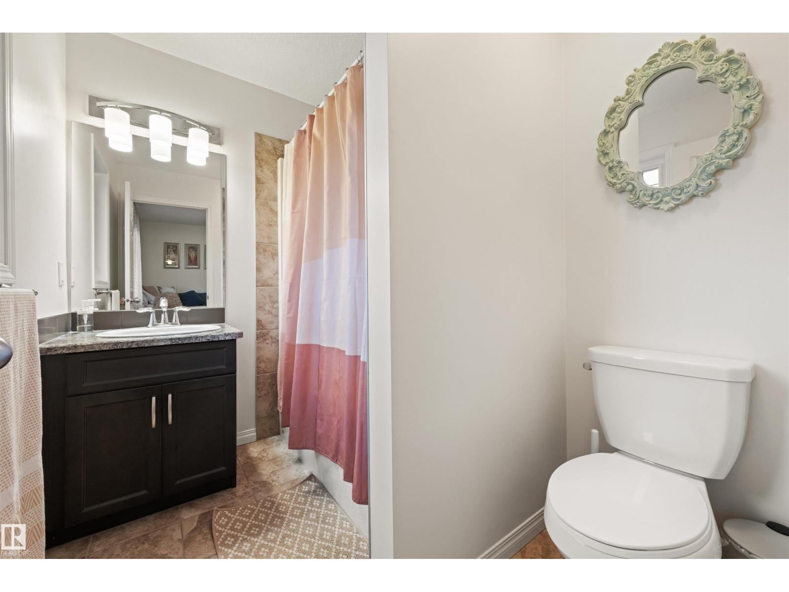 12425 111 Av Nw, Edmonton, AB - Indoor Photo Showing Bathroom