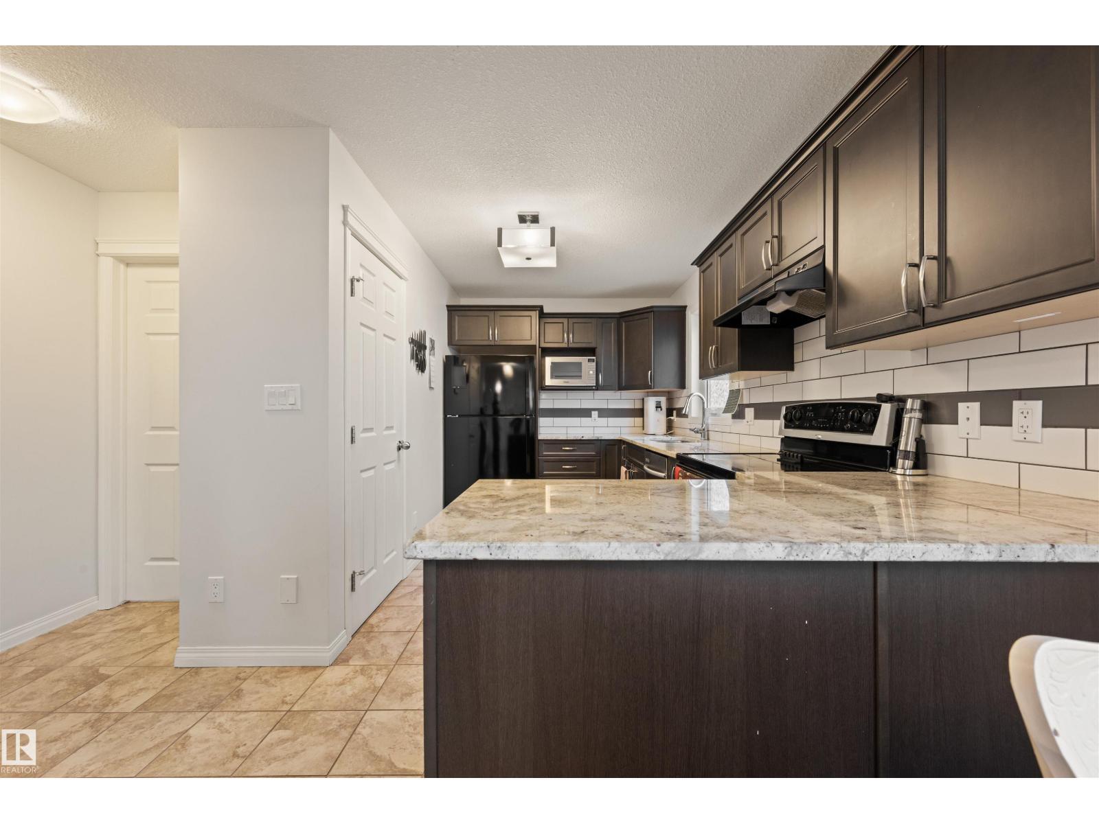 12425 111 Av Nw, Edmonton, AB - Indoor Photo Showing Kitchen