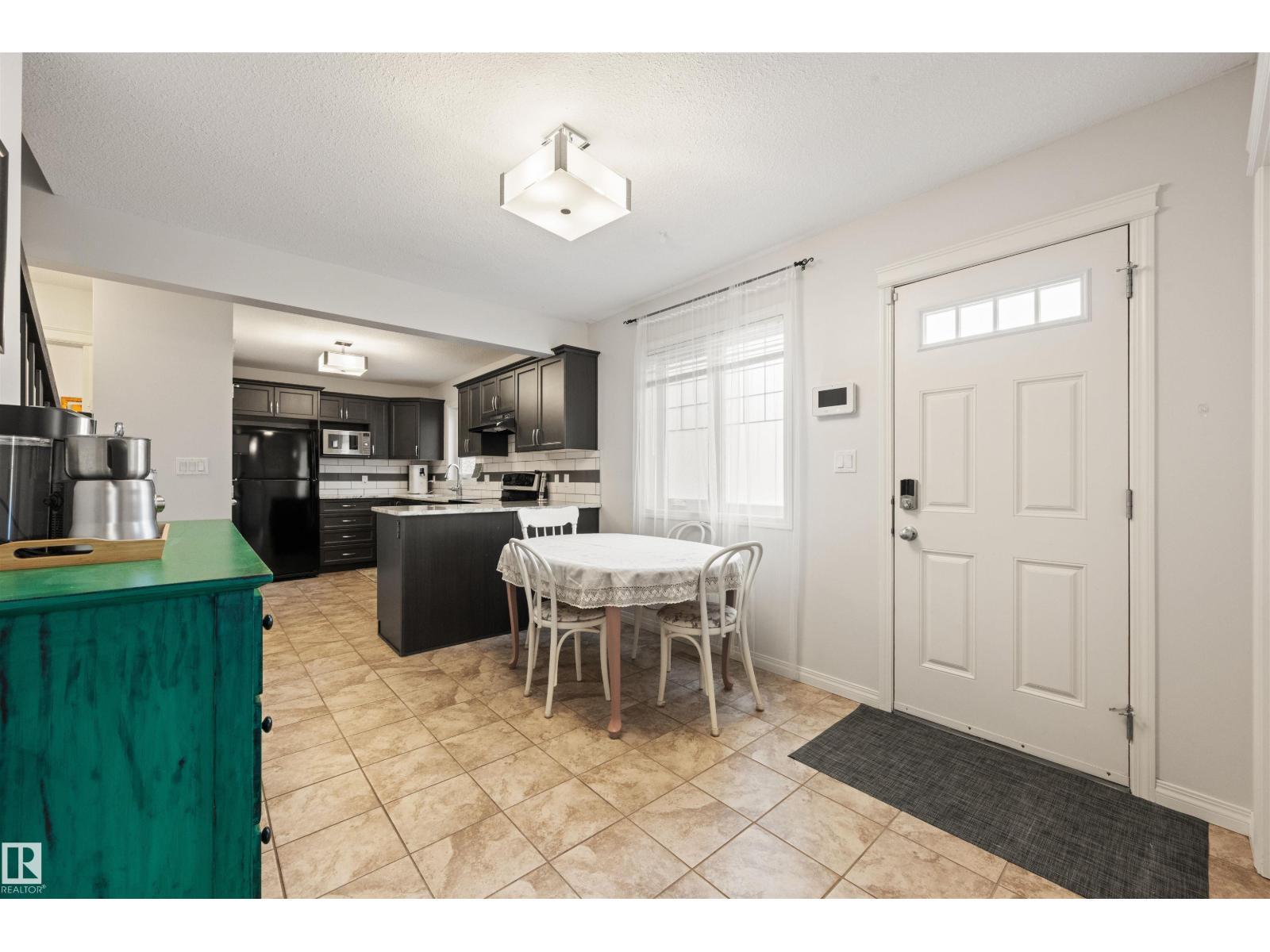 12425 111 Av Nw, Edmonton, AB - Indoor Photo Showing Dining Room