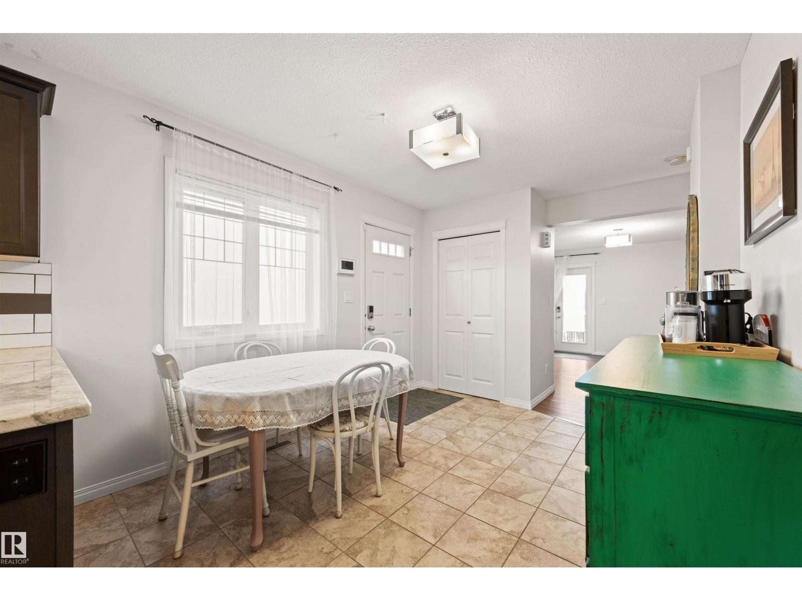 12425 111 Av Nw, Edmonton, AB - Indoor Photo Showing Dining Room