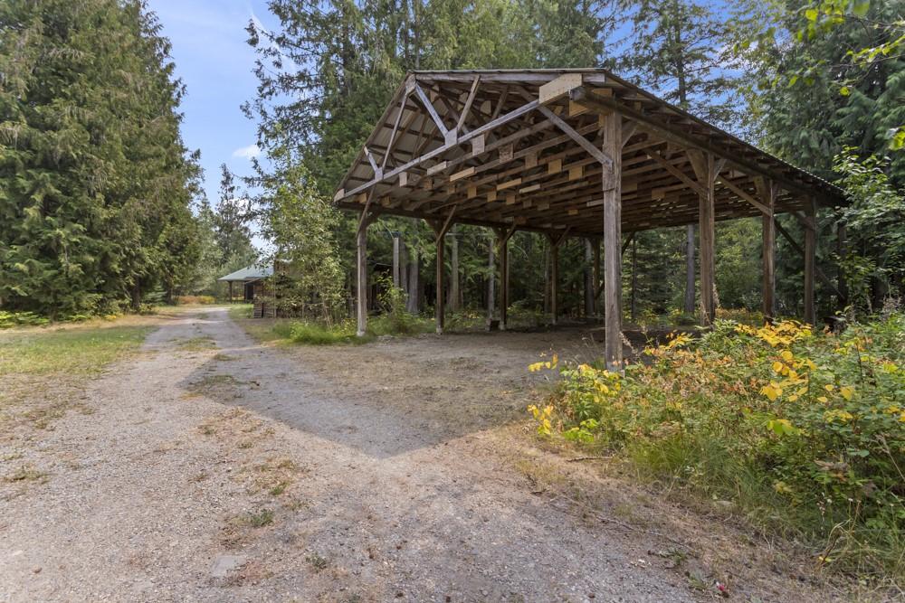 122 Silvercrest Road, Kitchener, BC - Outdoor