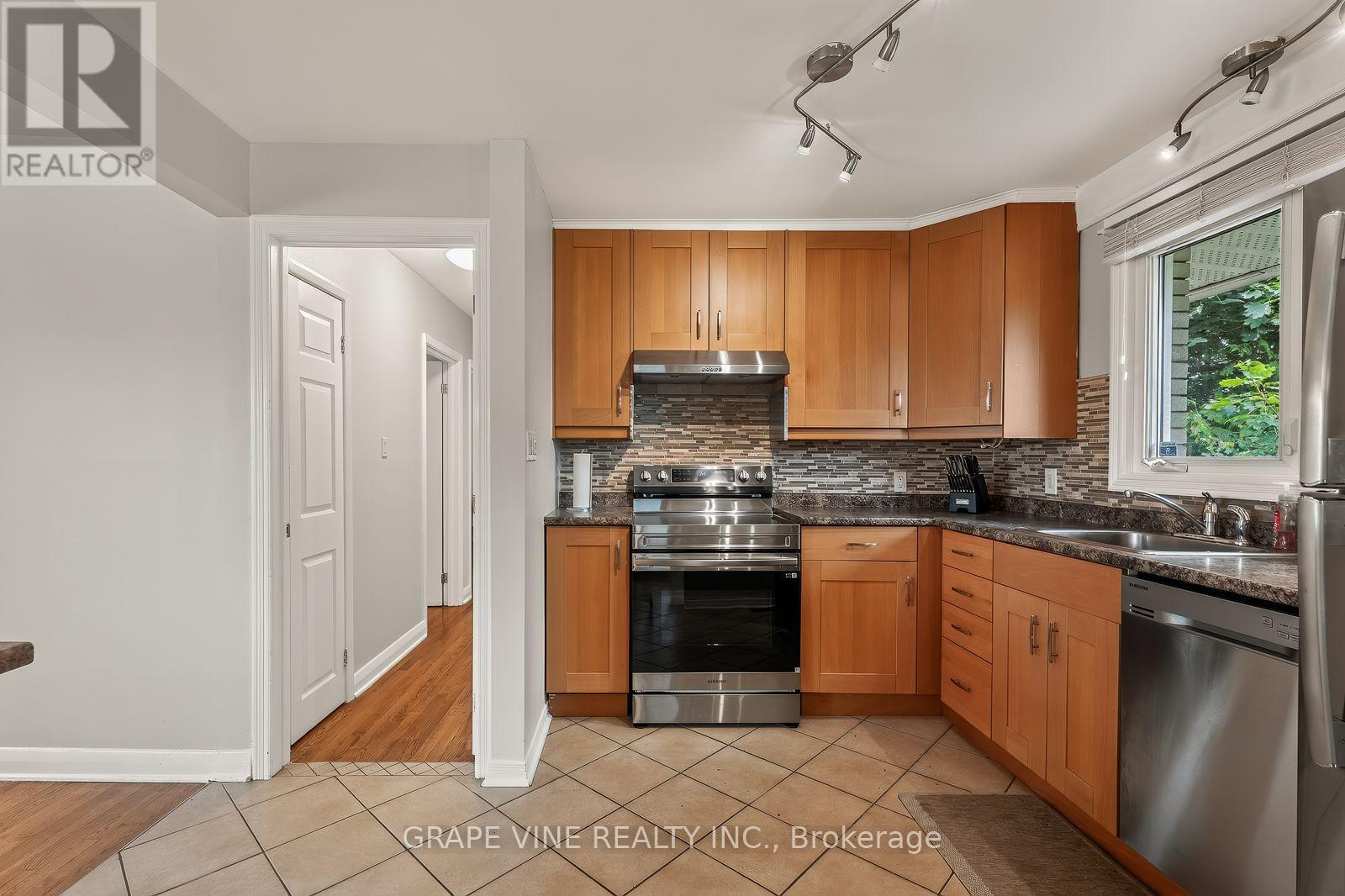 125 Norice Street, Ottawa, ON - Indoor Photo Showing Kitchen