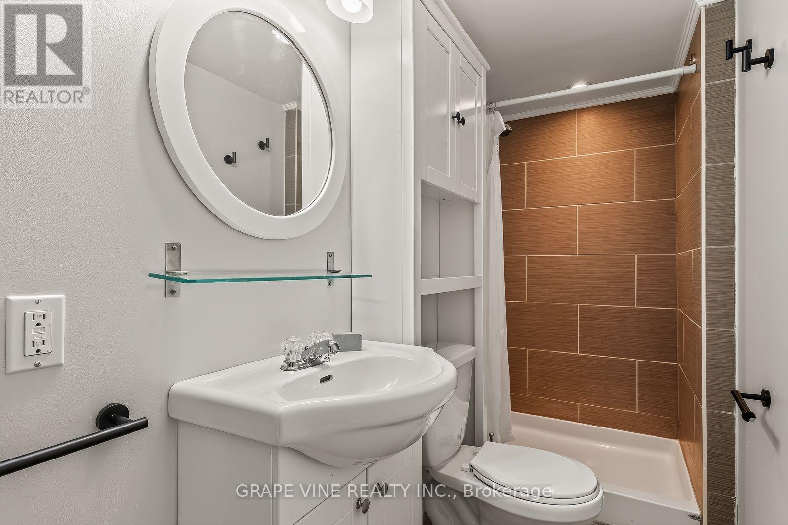 125 Norice Street, Ottawa, ON - Indoor Photo Showing Bathroom