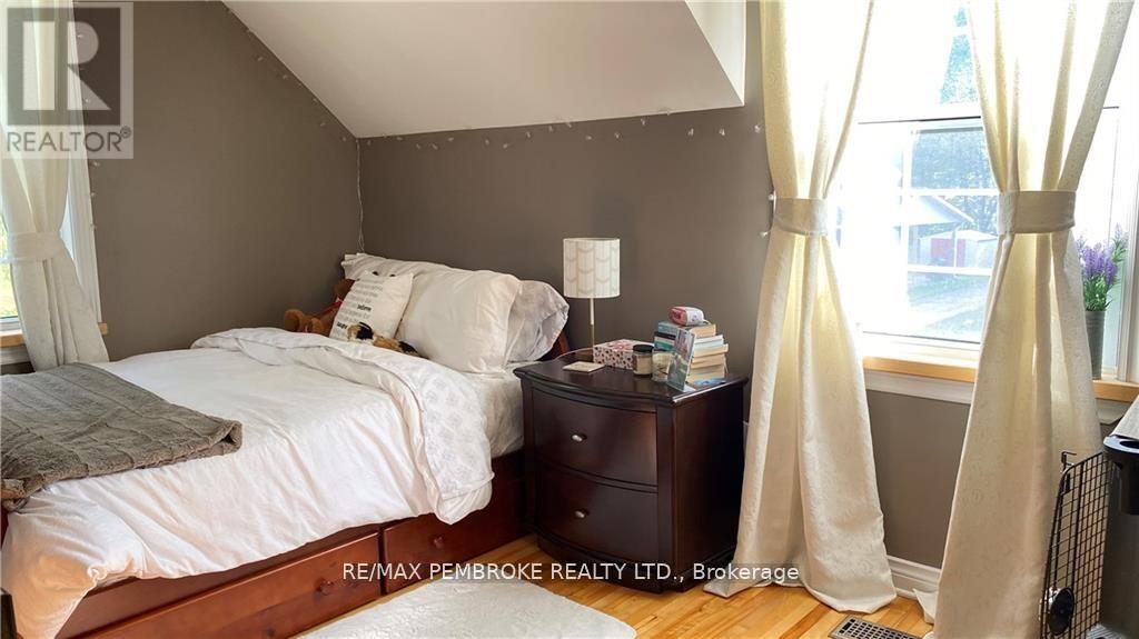 16 Wolfe Avenue, Deep River, ON - Indoor Photo Showing Bedroom