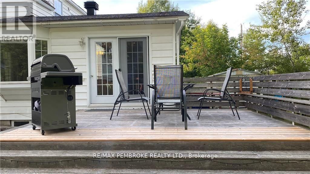 16 Wolfe Avenue, Deep River, ON - Outdoor With Deck Patio Veranda