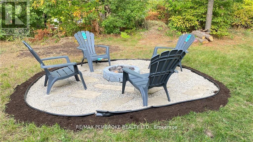 16 Wolfe Avenue, Deep River, ON - Outdoor