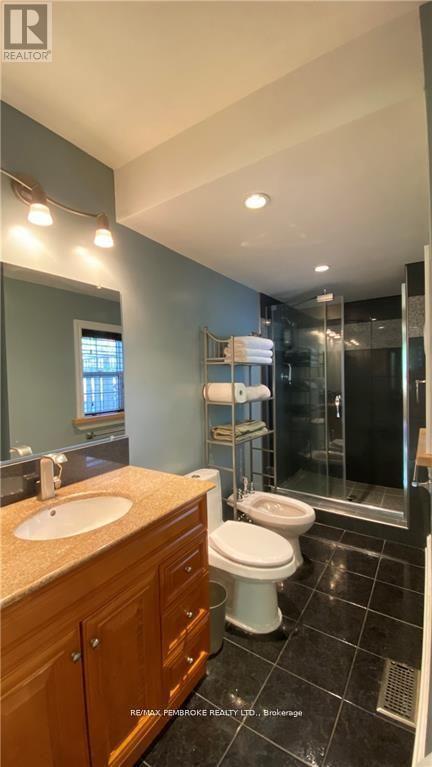 16 Wolfe Avenue, Deep River, ON - Indoor Photo Showing Bathroom