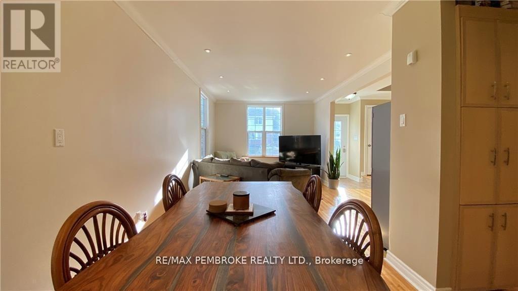 16 Wolfe Avenue, Deep River, ON - Indoor Photo Showing Dining Room