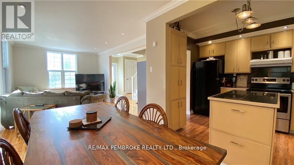 16 Wolfe Avenue, Deep River, ON - Indoor