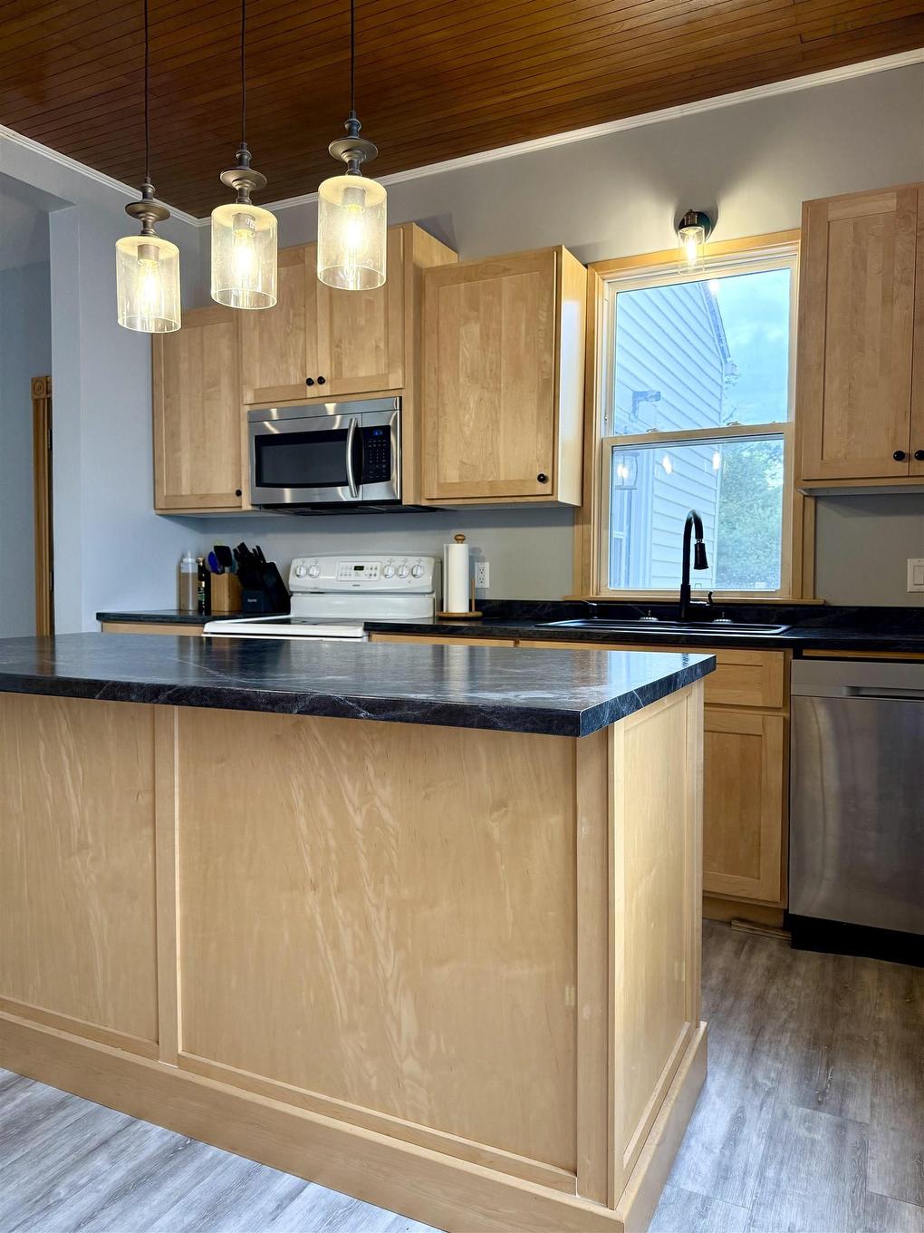 20 Agnew Street, Amherst, NS - Indoor Photo Showing Kitchen With Double Sink