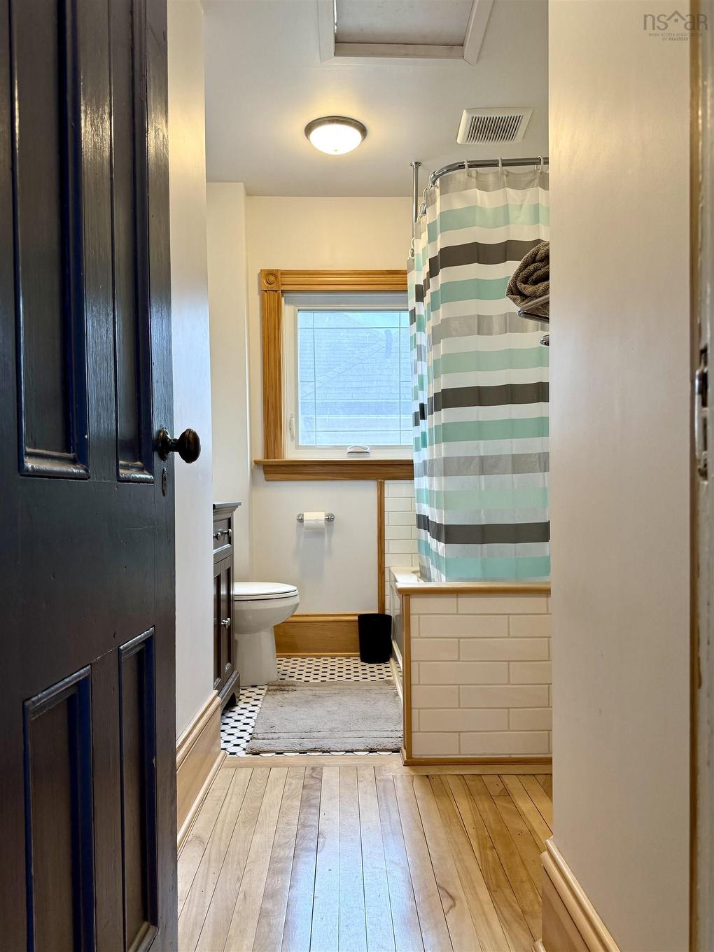 20 Agnew Street, Amherst, NS - Indoor Photo Showing Bathroom