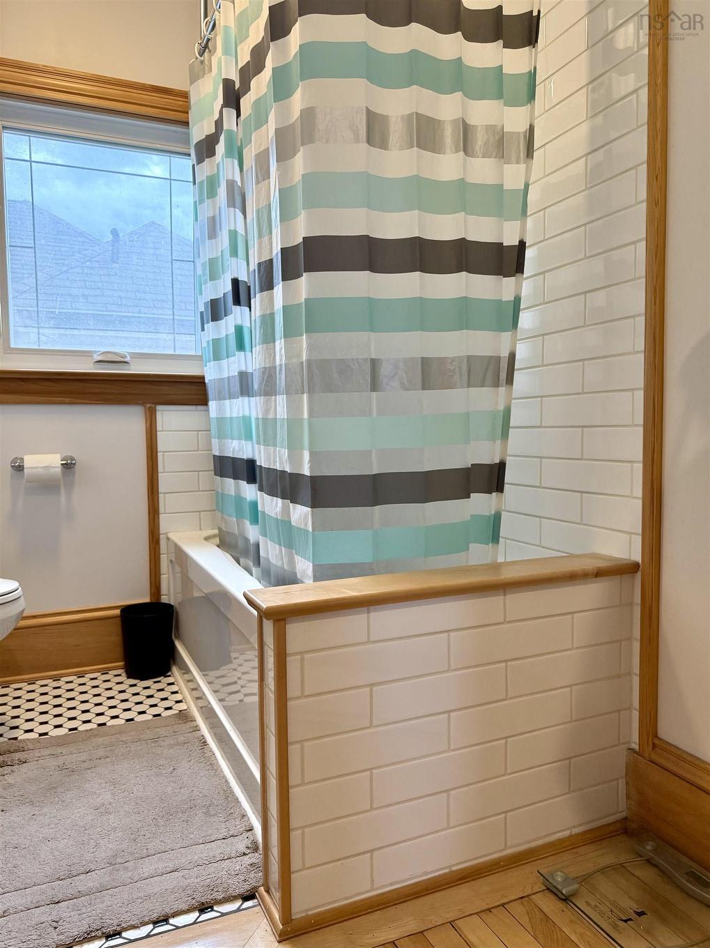 20 Agnew Street, Amherst, NS - Indoor Photo Showing Bathroom