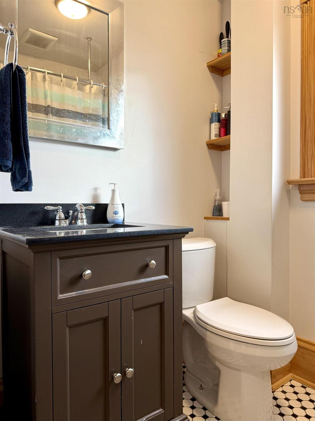 20 Agnew Street, Amherst, NS - Indoor Photo Showing Bathroom