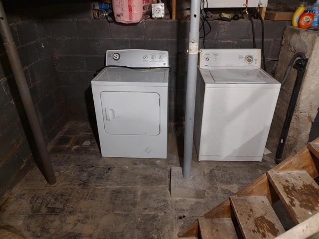 326 Alfred Ave, Winnipeg, MB - Indoor Photo Showing Laundry Room