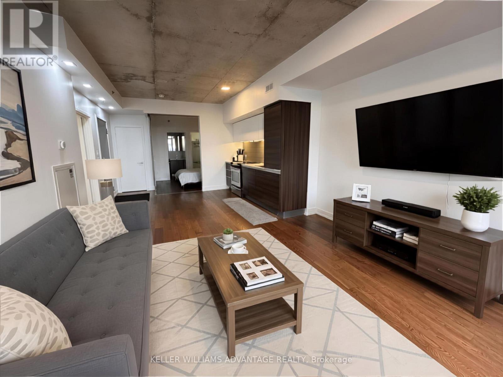 610 - 20 Minowan Miikan Lane, Toronto, ON - Indoor Photo Showing Living Room