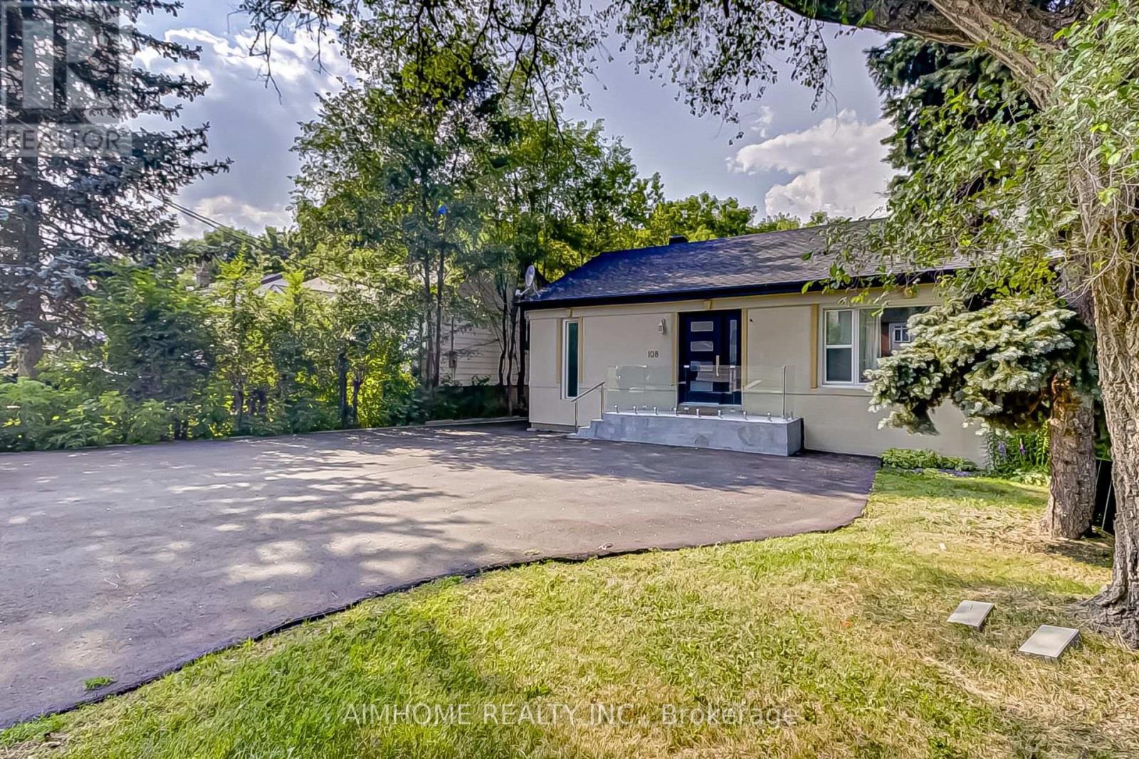 108 Steeles Avenue E, Markham, ON