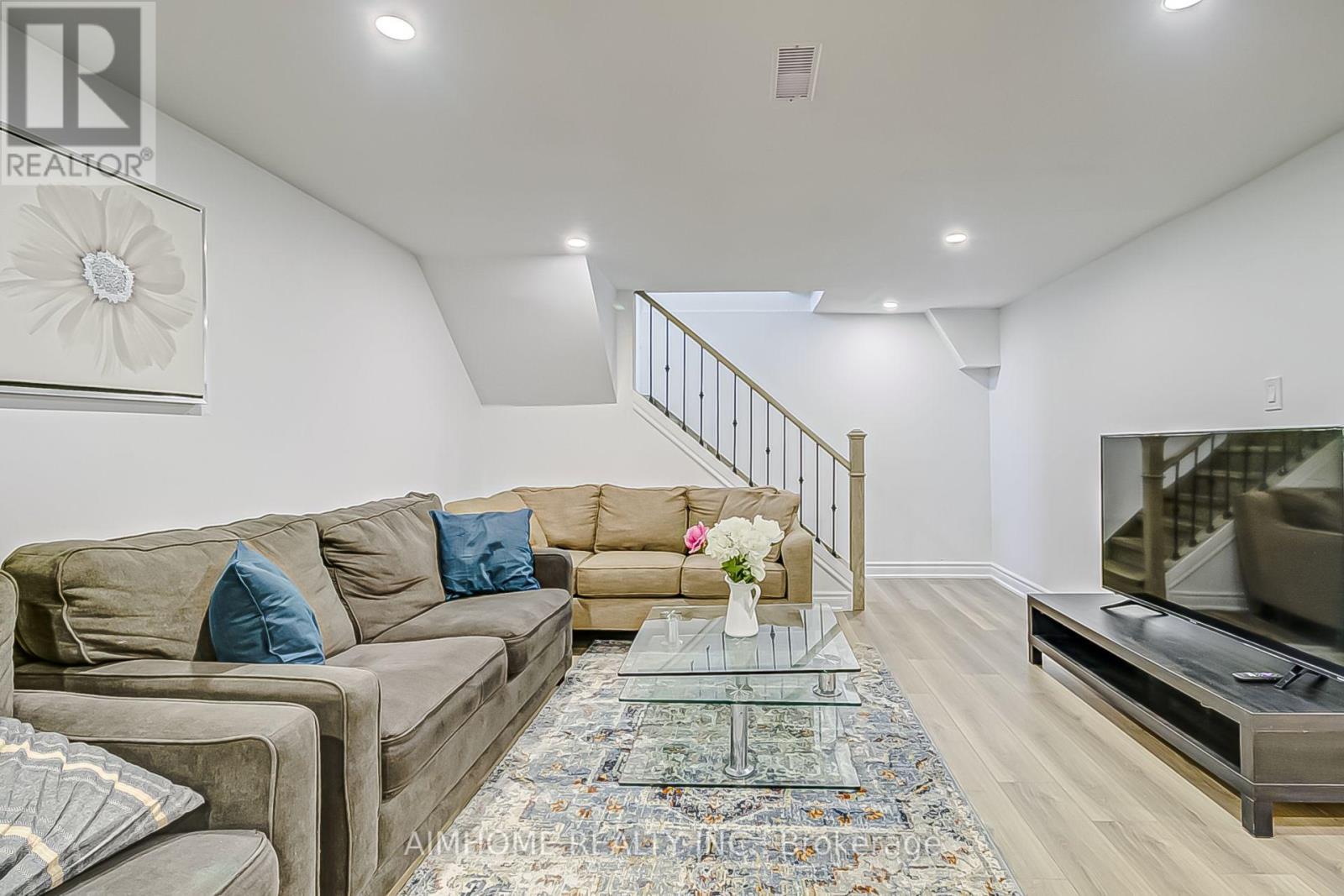 108 Steeles Avenue E, Markham, ON