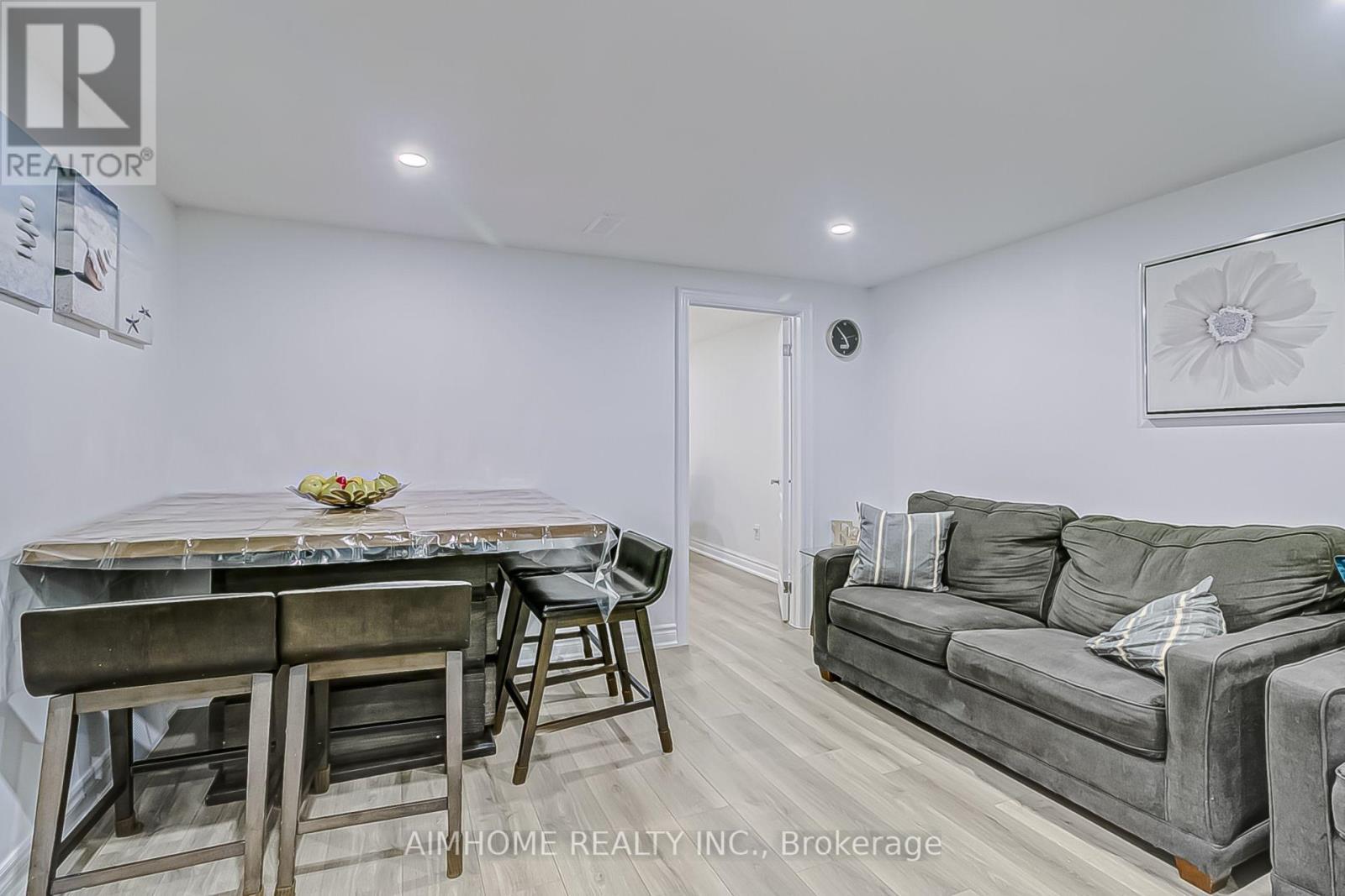 108 Steeles Avenue E, Markham, ON