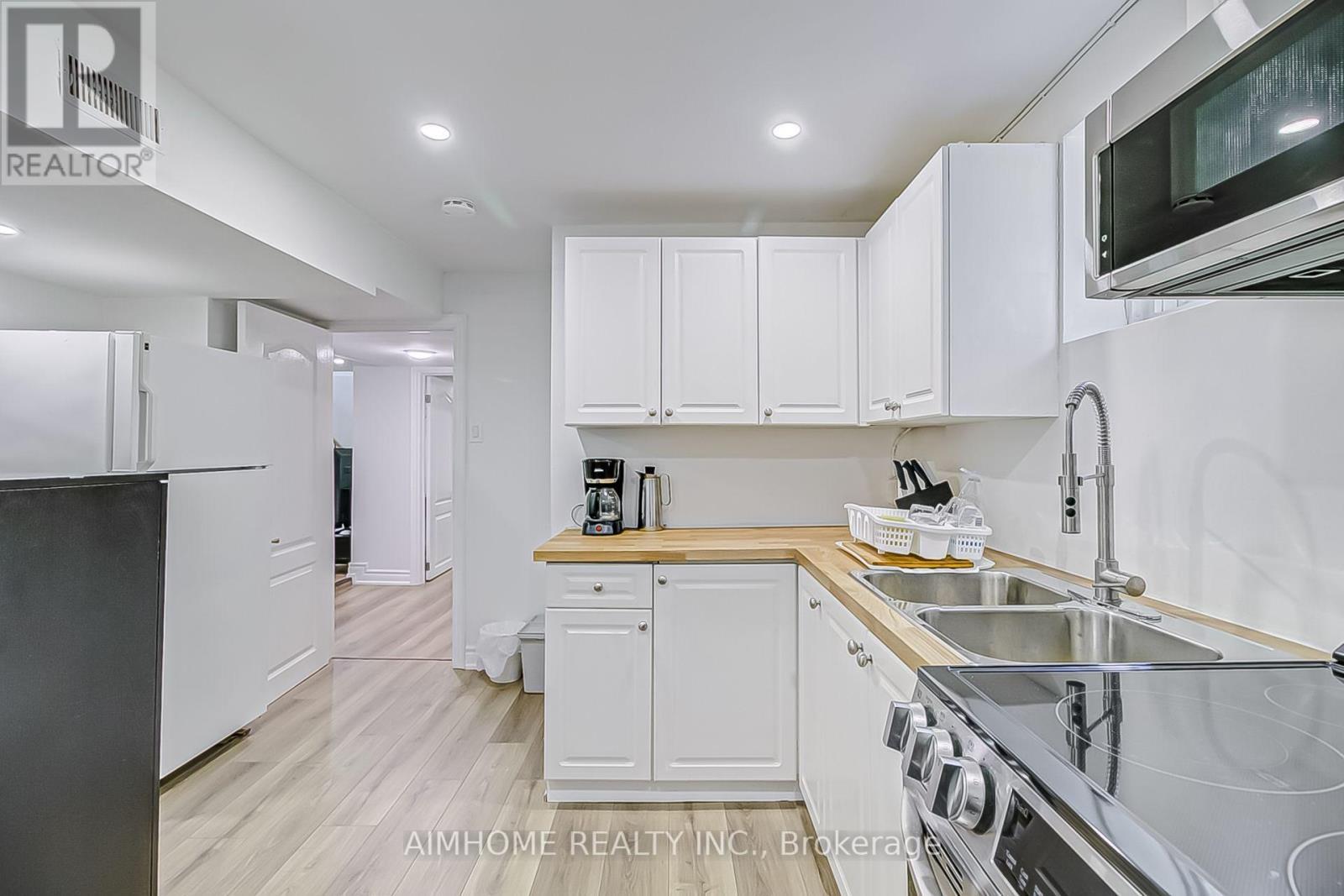 108 Steeles Avenue E, Markham, ON