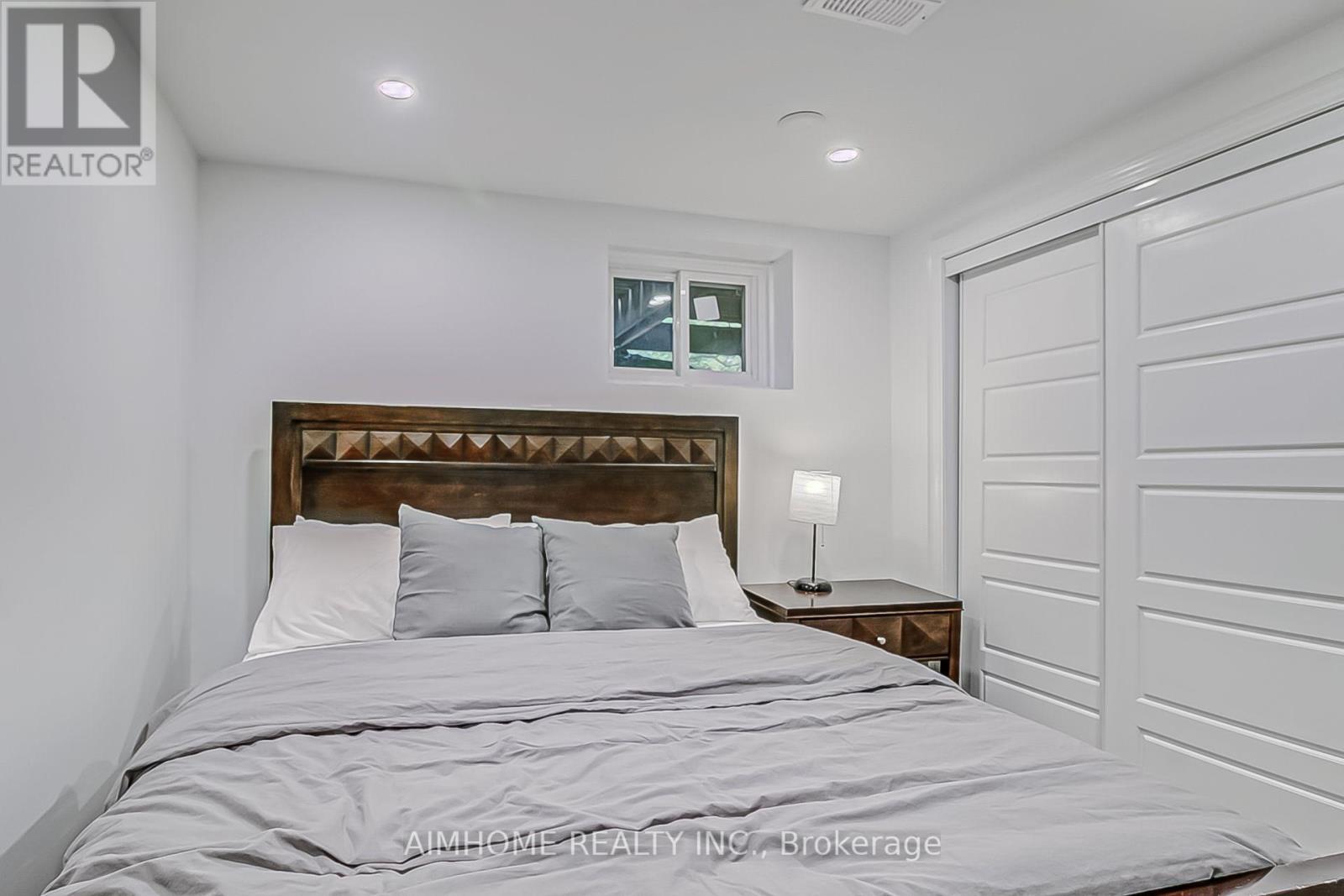 108 Steeles Avenue E, Markham, ON