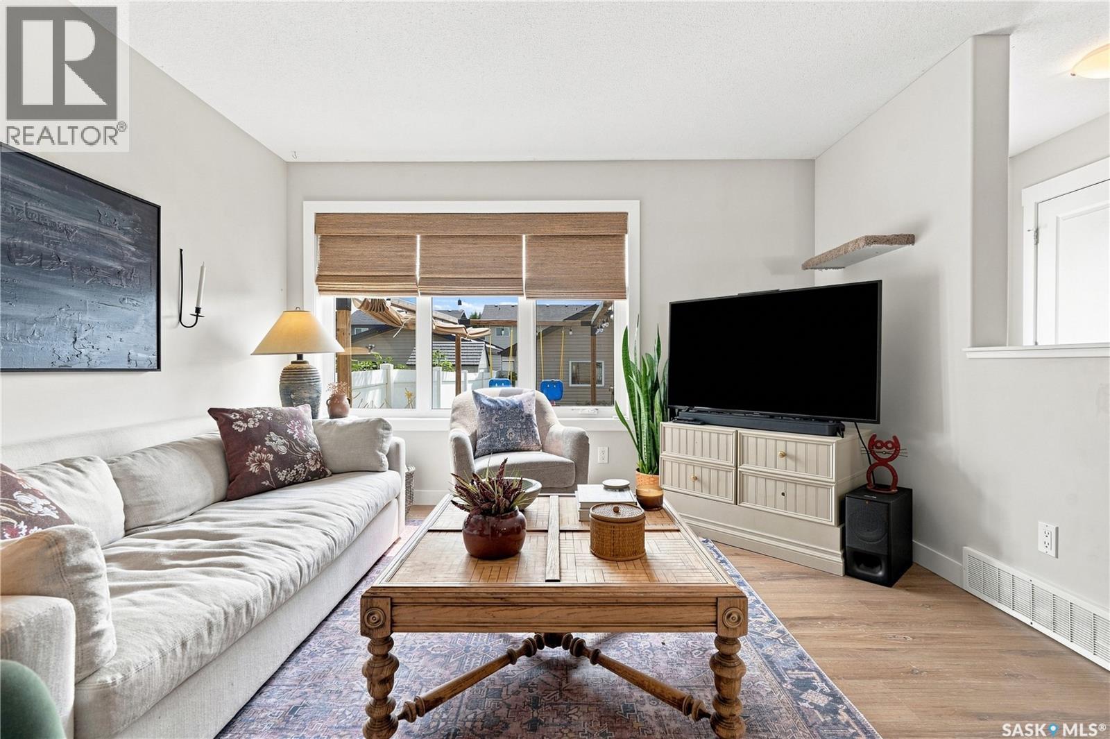 4409 Green Poplar Lane E, Regina, SK - Indoor Photo Showing Living Room