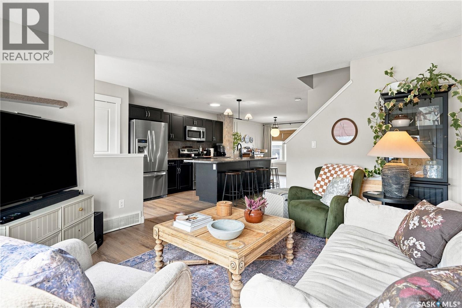 4409 Green Poplar Lane E, Regina, SK - Indoor Photo Showing Living Room