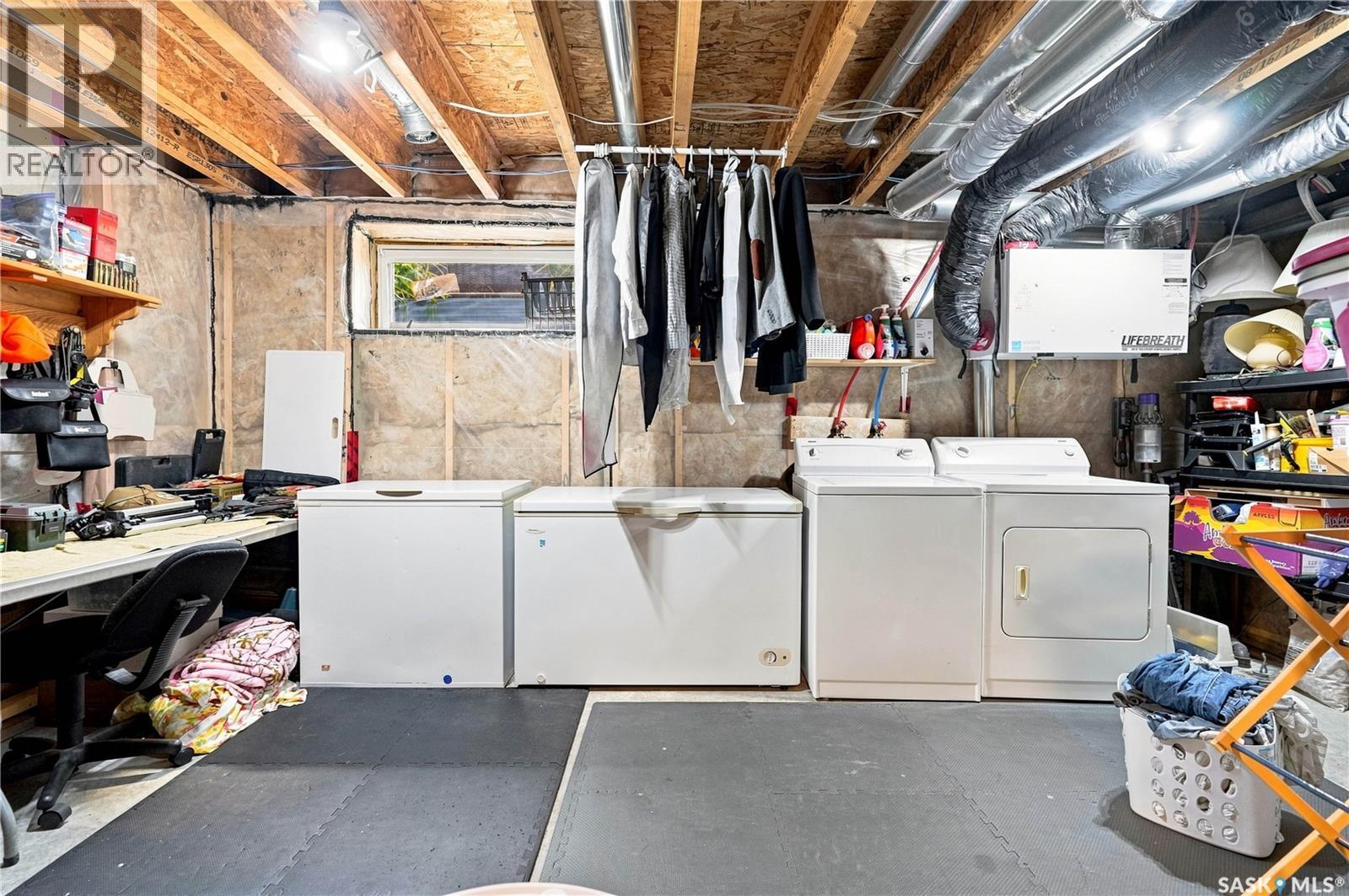 4409 Green Poplar Lane E, Regina, SK - Indoor Photo Showing Laundry Room