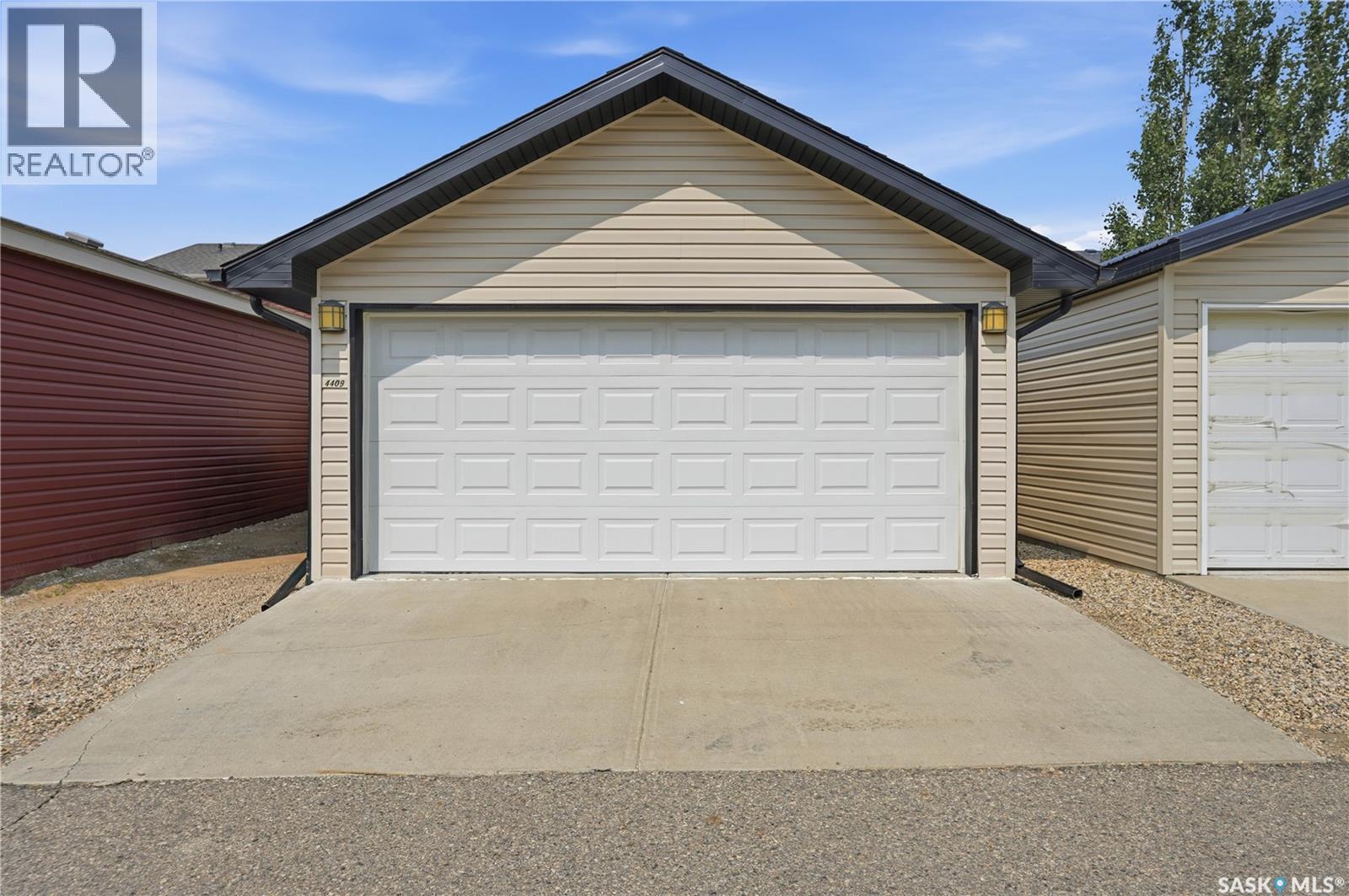 4409 Green Poplar Lane E, Regina, SK - Outdoor With Exterior
