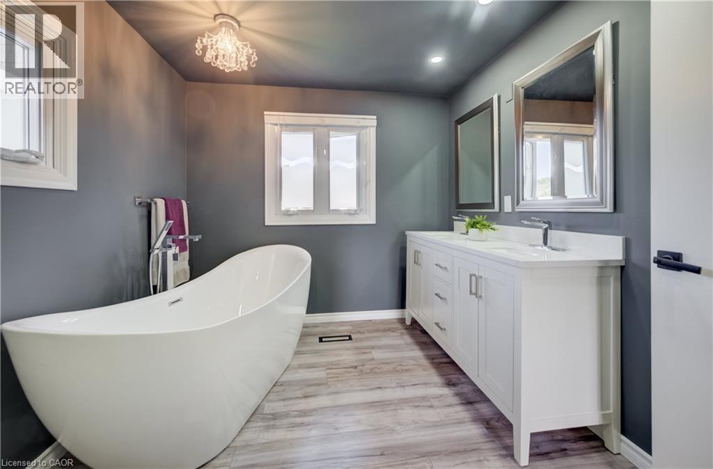 298 Creighton Court, Waterloo, ON - Indoor Photo Showing Bathroom