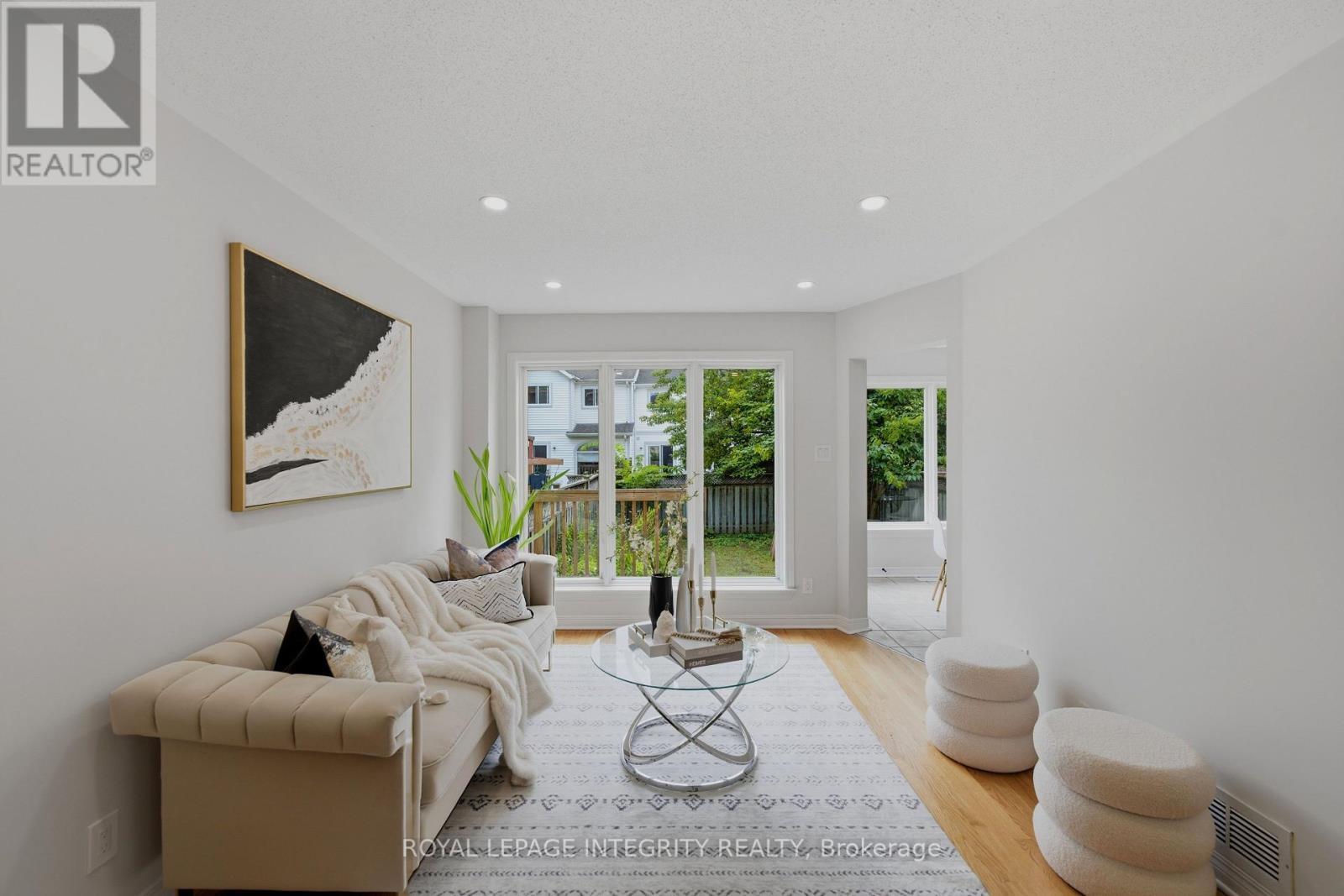 Living Room - Main Level - 20 Redding Way, Ottawa, ON - Indoor Photo Showing Living Room
