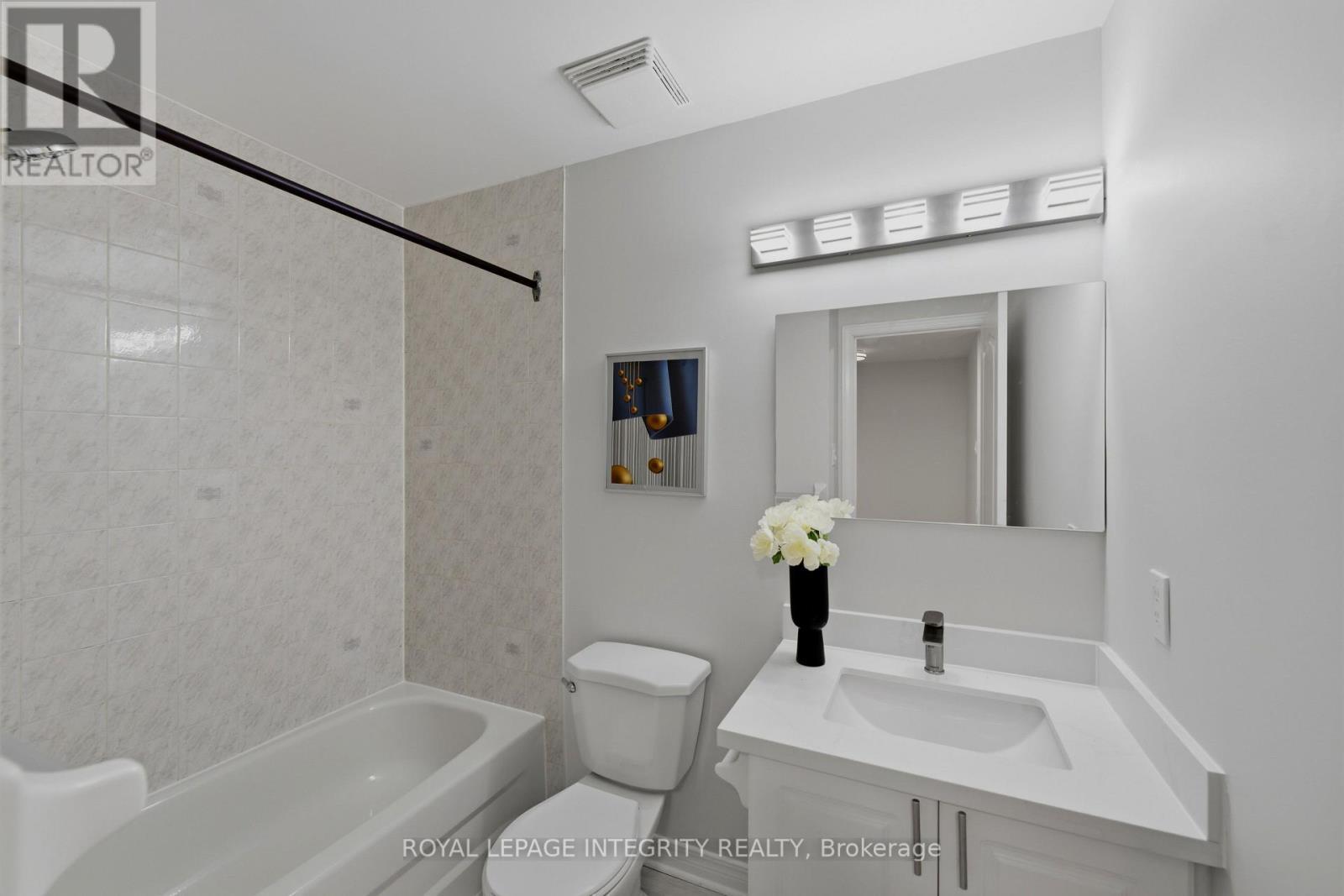 Main Bathroom - Upper Level - 20 Redding Way, Ottawa, ON - Indoor Photo Showing Bathroom
