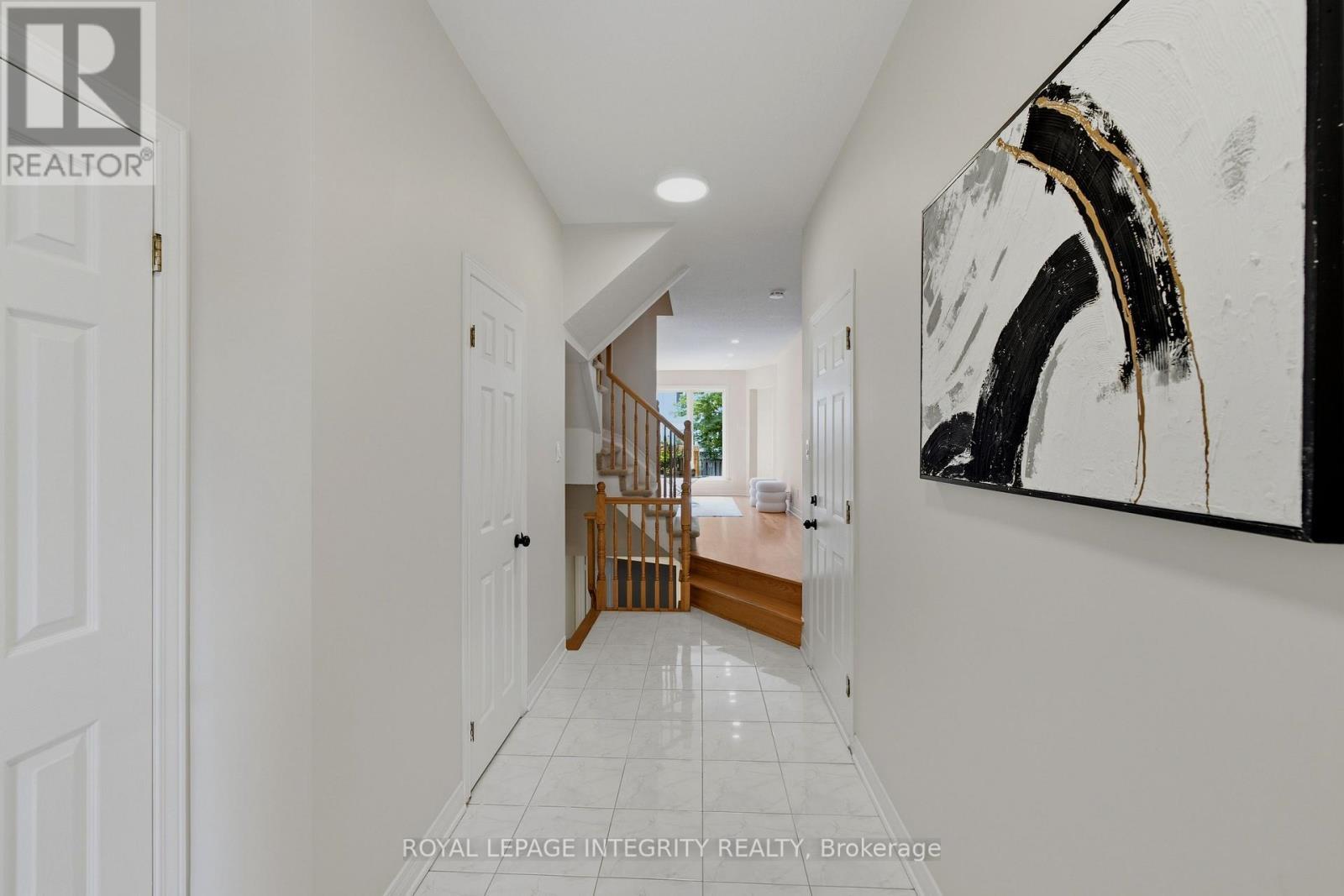 Hallway - Main Level - 20 Redding Way, Ottawa, ON - Indoor Photo Showing Other Room
