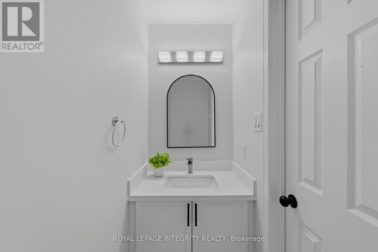 Powder Room - Main Level - 20 Redding Way, Ottawa, ON -