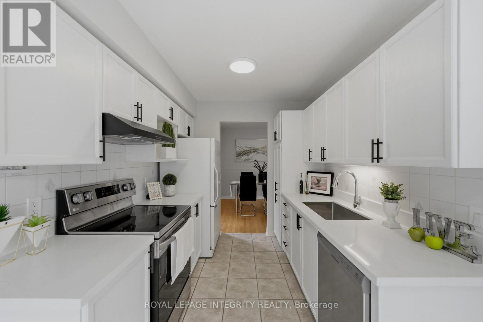 Kitchen - Main Level - 20 Redding Way, Ottawa, ON - Indoor Photo Showing Kitchen