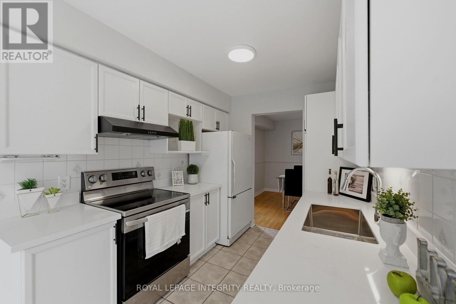 Kitchen - Main Level - 20 Redding Way, Ottawa, ON - Indoor Photo Showing Kitchen