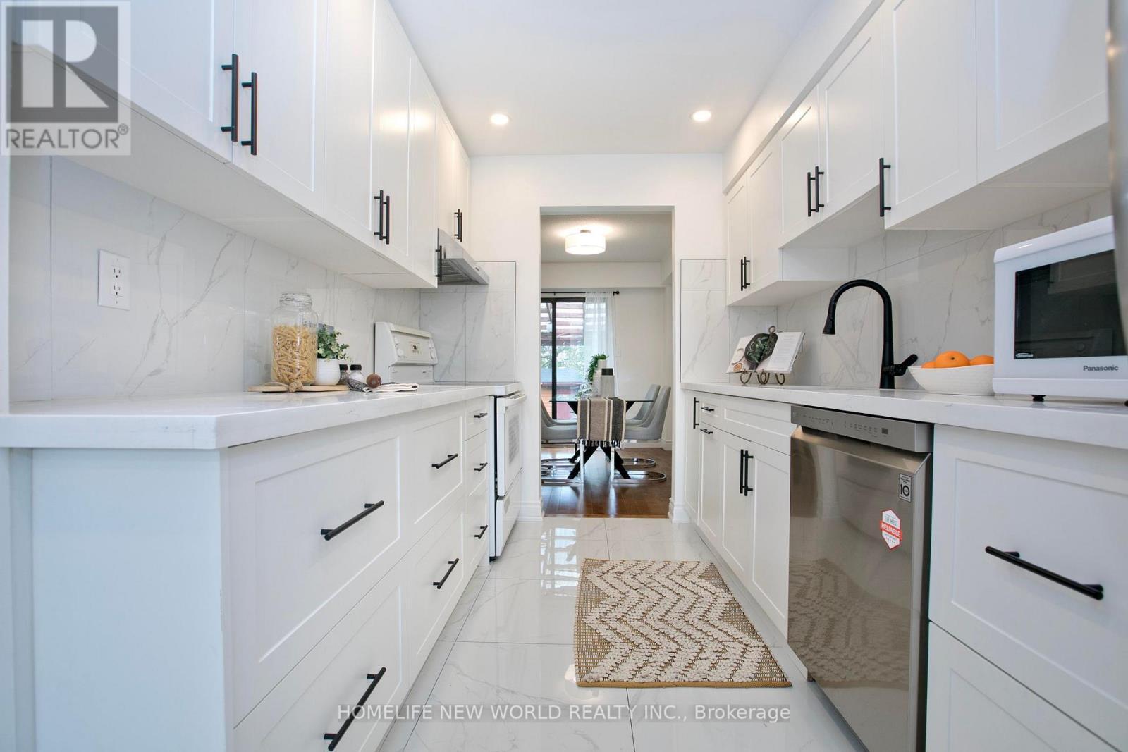 60 James Park Square, Toronto, ON - Indoor Photo Showing Kitchen