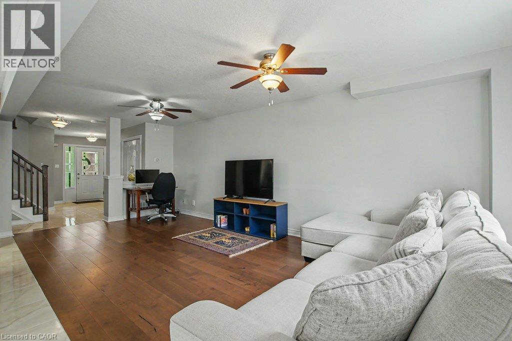 568 Robert Ferrie Drive, Kitchener, ON - Indoor Photo Showing Living Room