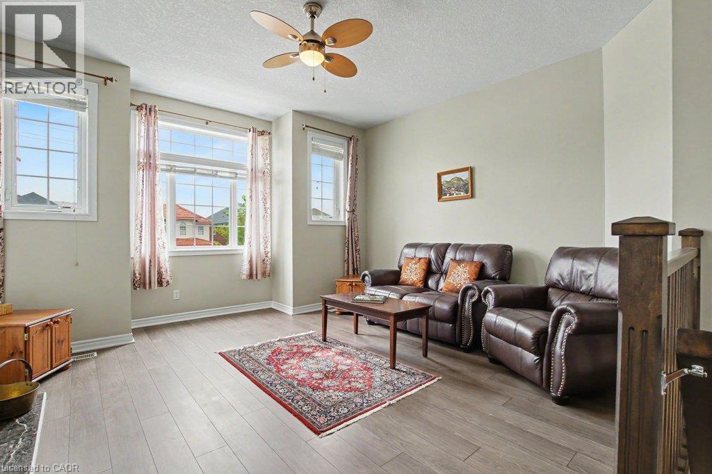 Spacious great/family room - 568 Robert Ferrie Drive, Kitchener, ON - Indoor Photo Showing Living Room