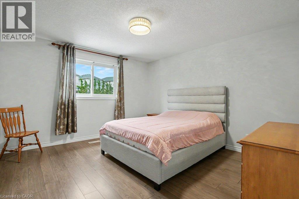 Primary bedroom - 568 Robert Ferrie Drive, Kitchener, ON - Indoor Photo Showing Bedroom