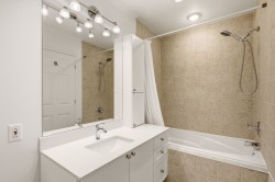 Salle de bains attenante à la CCP - 