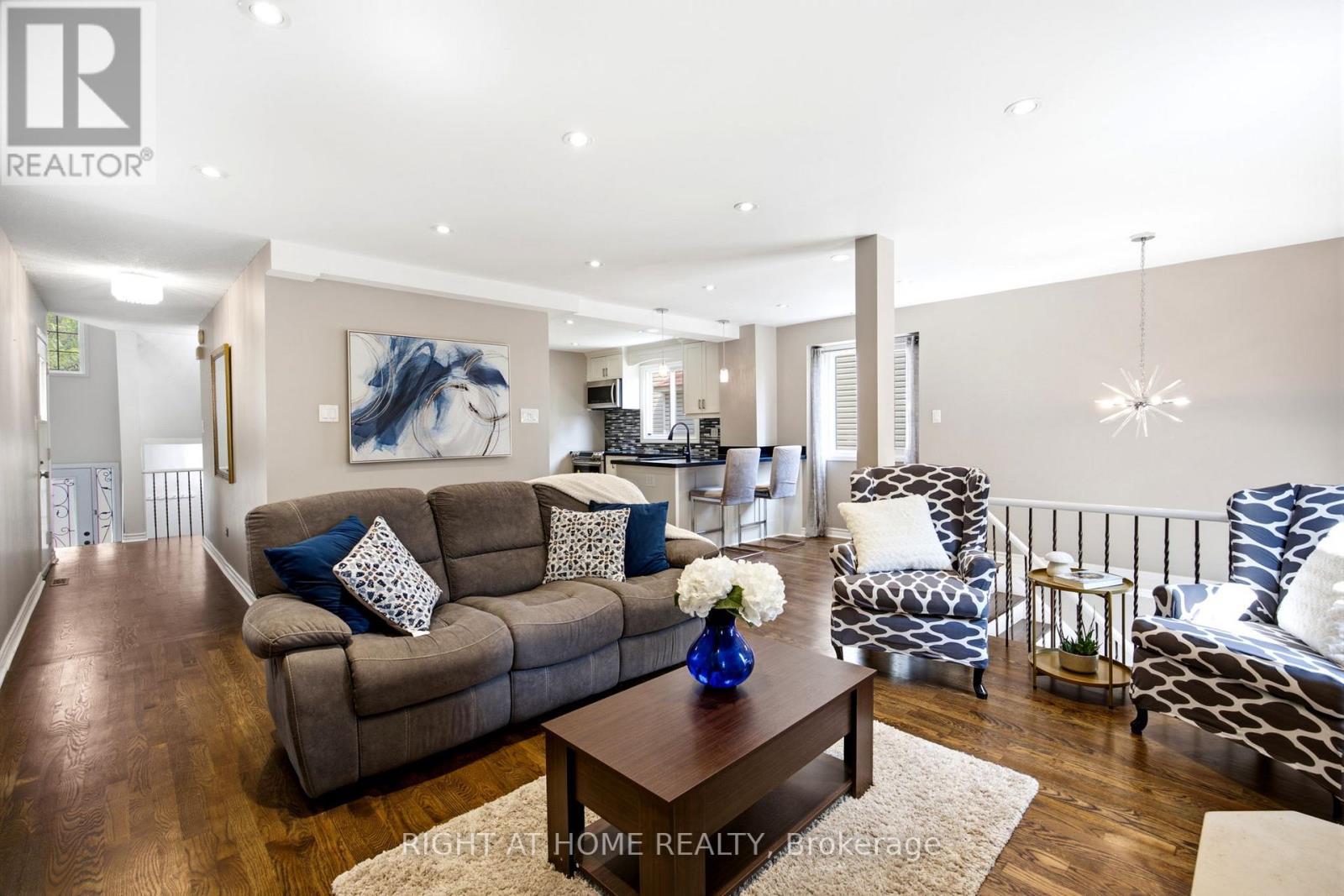 4141 Trellis Crescent, Mississauga, ON - Indoor Photo Showing Living Room