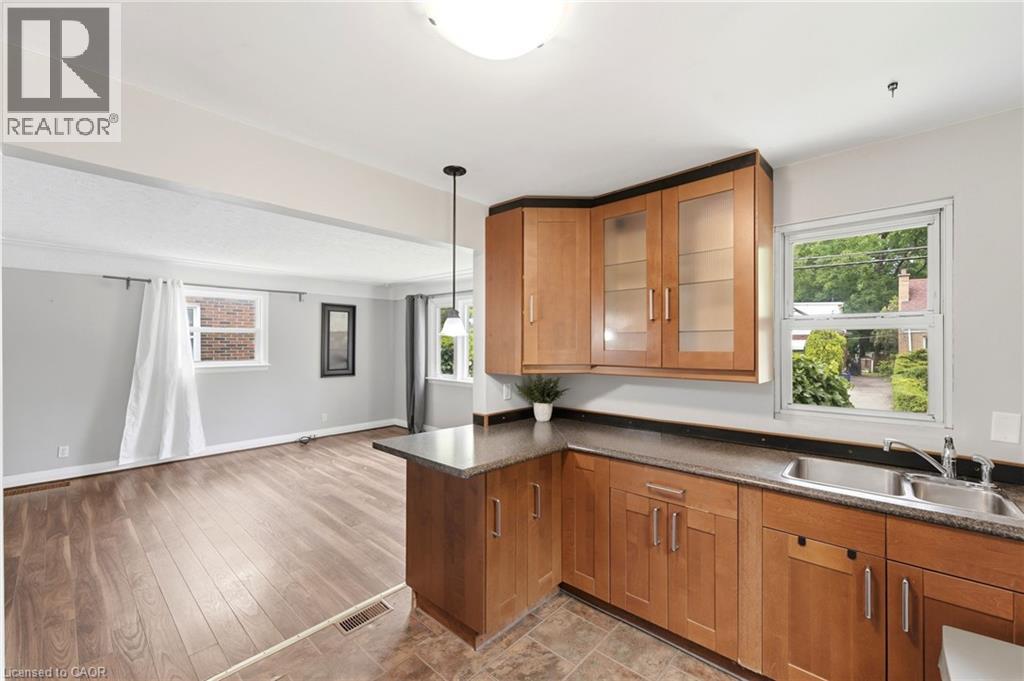 61 Glenmount Avenue, Hamilton, ON - Indoor Photo Showing Kitchen