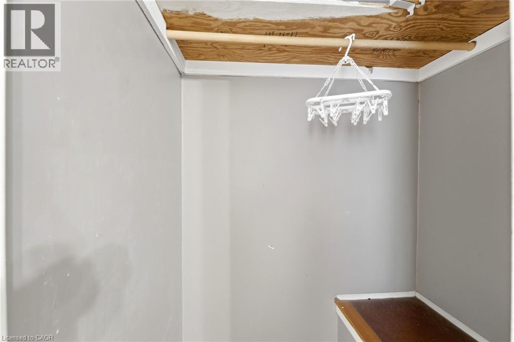 61 Glenmount Avenue, Hamilton, ON - Indoor Photo Showing Other Room