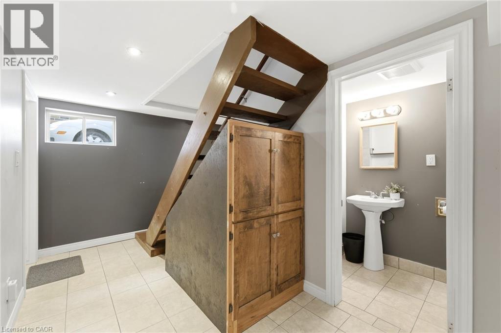 61 Glenmount Avenue, Hamilton, ON - Indoor Photo Showing Other Room