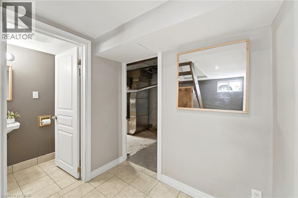 61 Glenmount Avenue, Hamilton, ON - Indoor Photo Showing Other Room