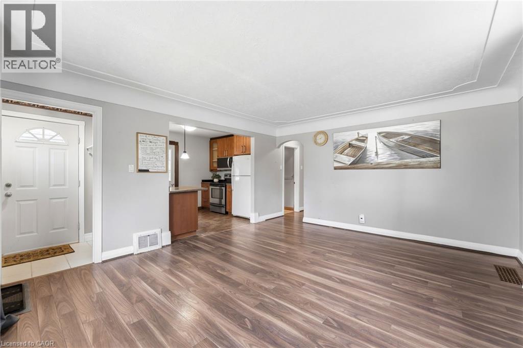 61 Glenmount Avenue, Hamilton, ON - Indoor